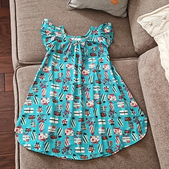 Dot Dot Smile Dresses | Dotdotsmile Christmas Present Print Mint Green Swing Dress | Color: Green/Red | Size: 4tg | Ksabedra27's Closet